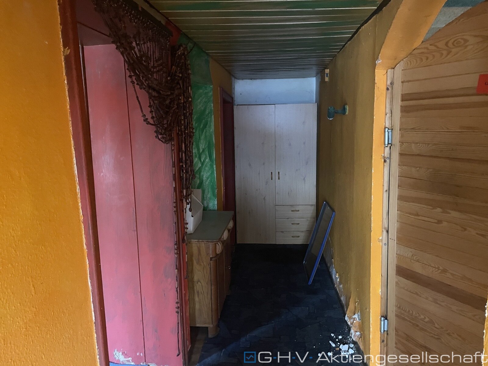 leerstehendes Zweifamilienhaus