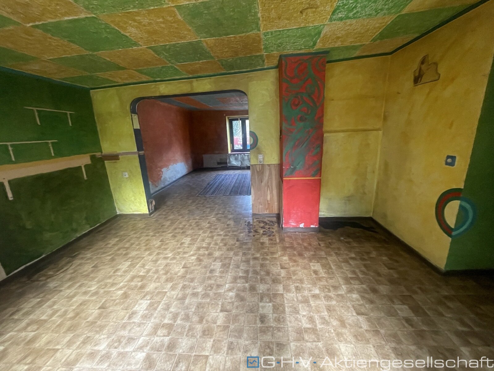 leerstehendes Zweifamilienhaus