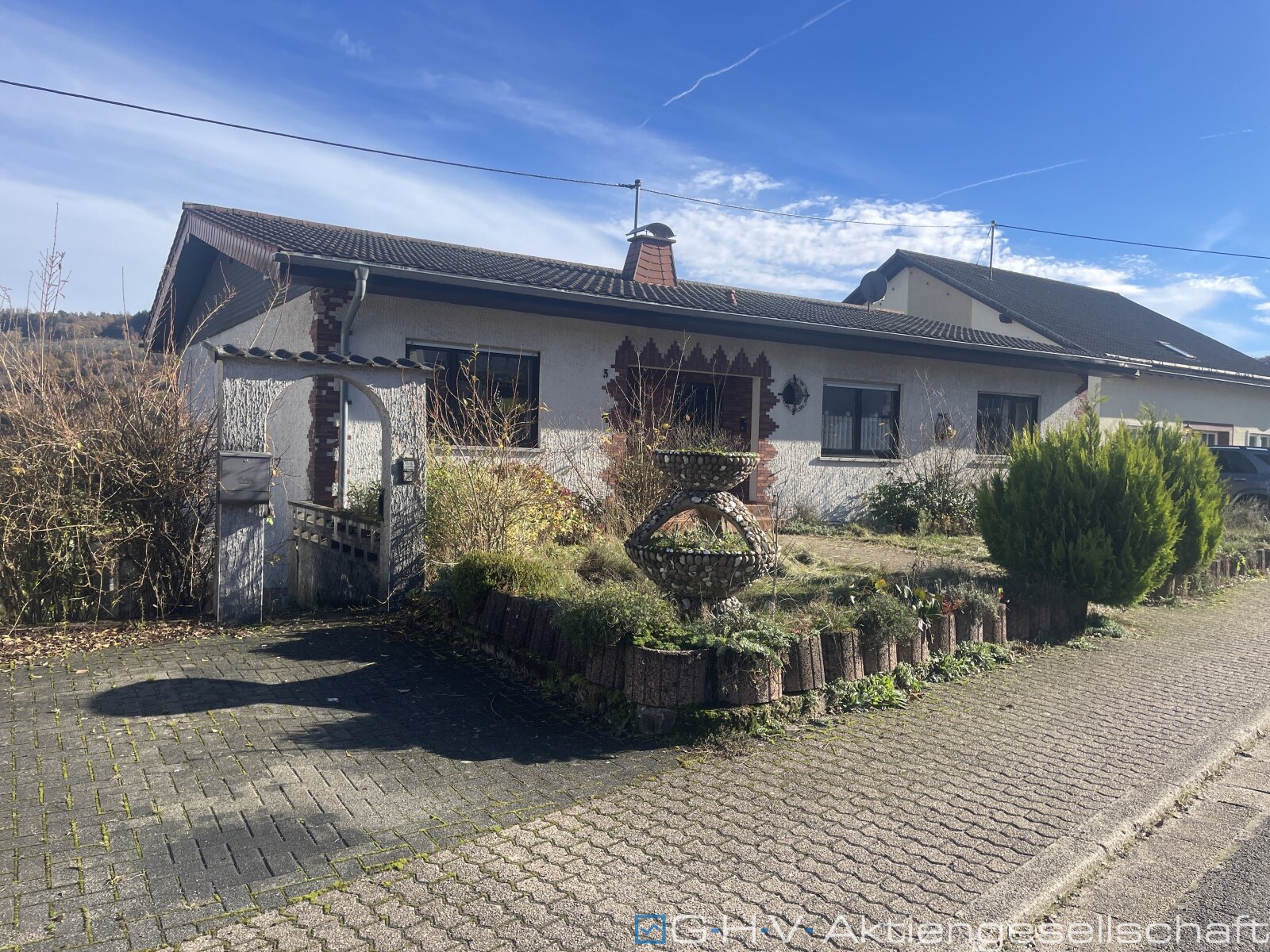 großzügiges EFH mit Einliegerwohnung und phantastischer Aussicht