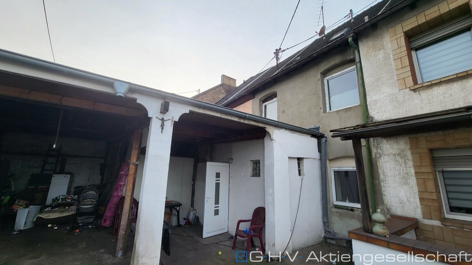 kleines Reihenmittelhaus mit Sanierungsaufwand