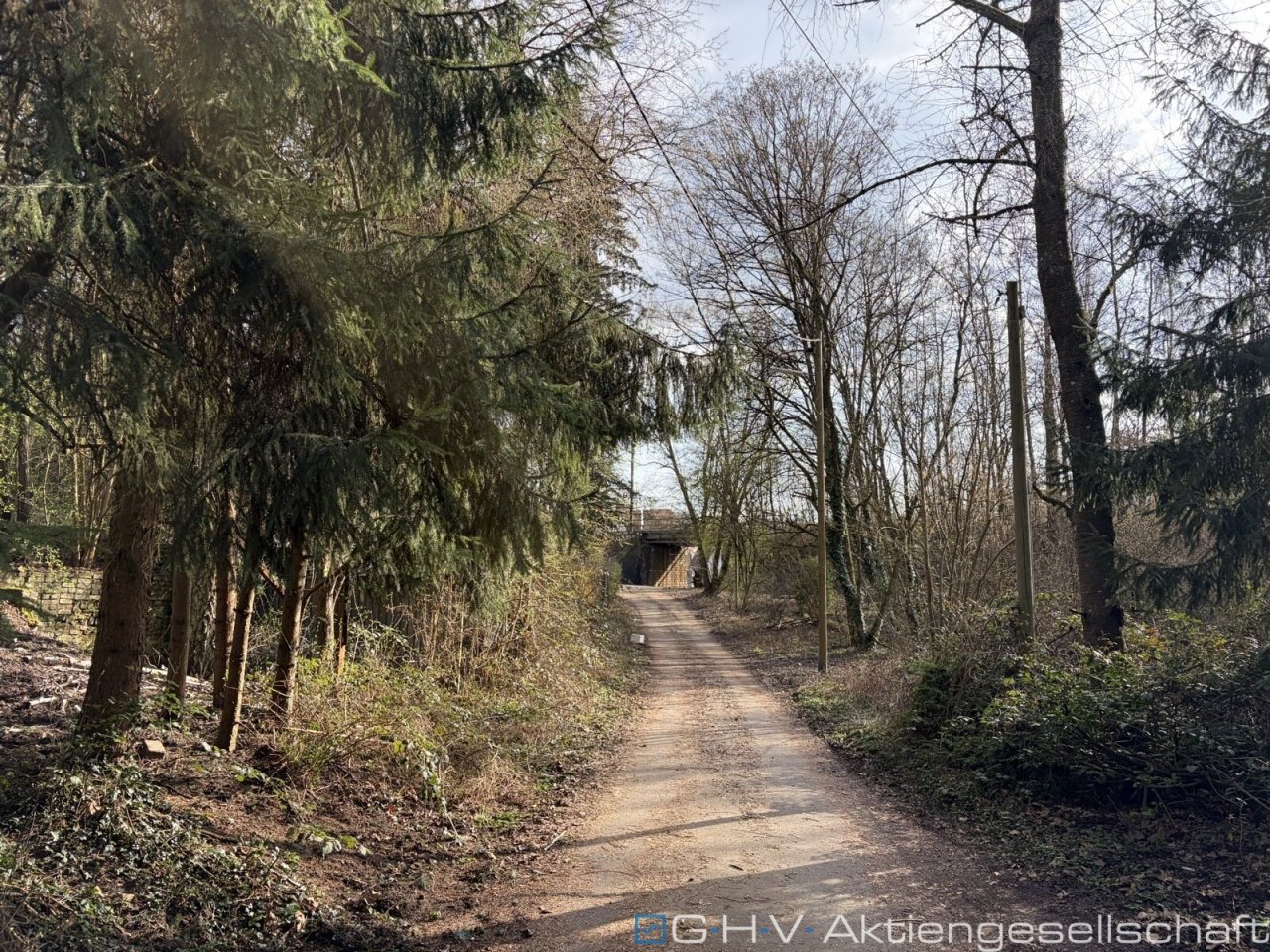 Straße zum Anwesen Straße zum Anwesen
