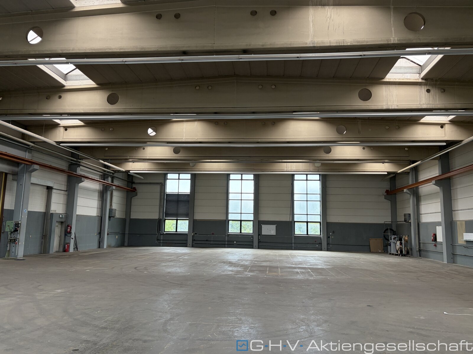 Halle rechts 4 Halle rechts 4